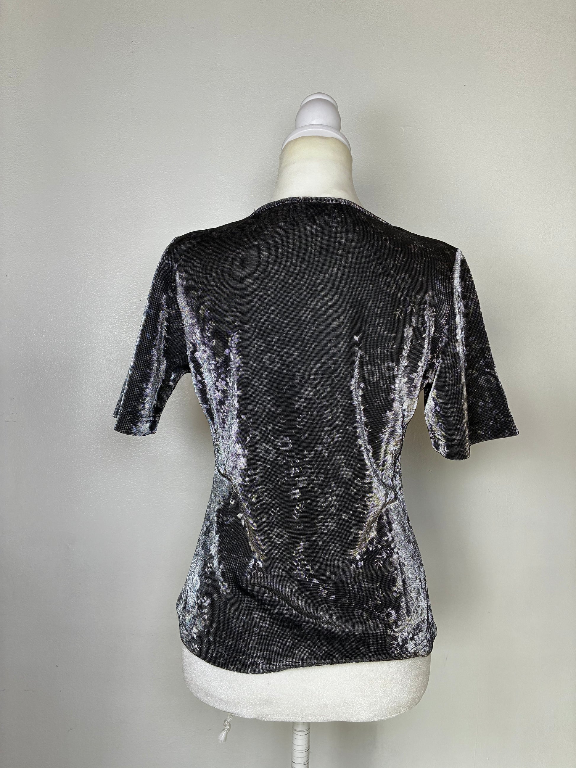 Vintage Metallic Floral Top by Pluslibre
