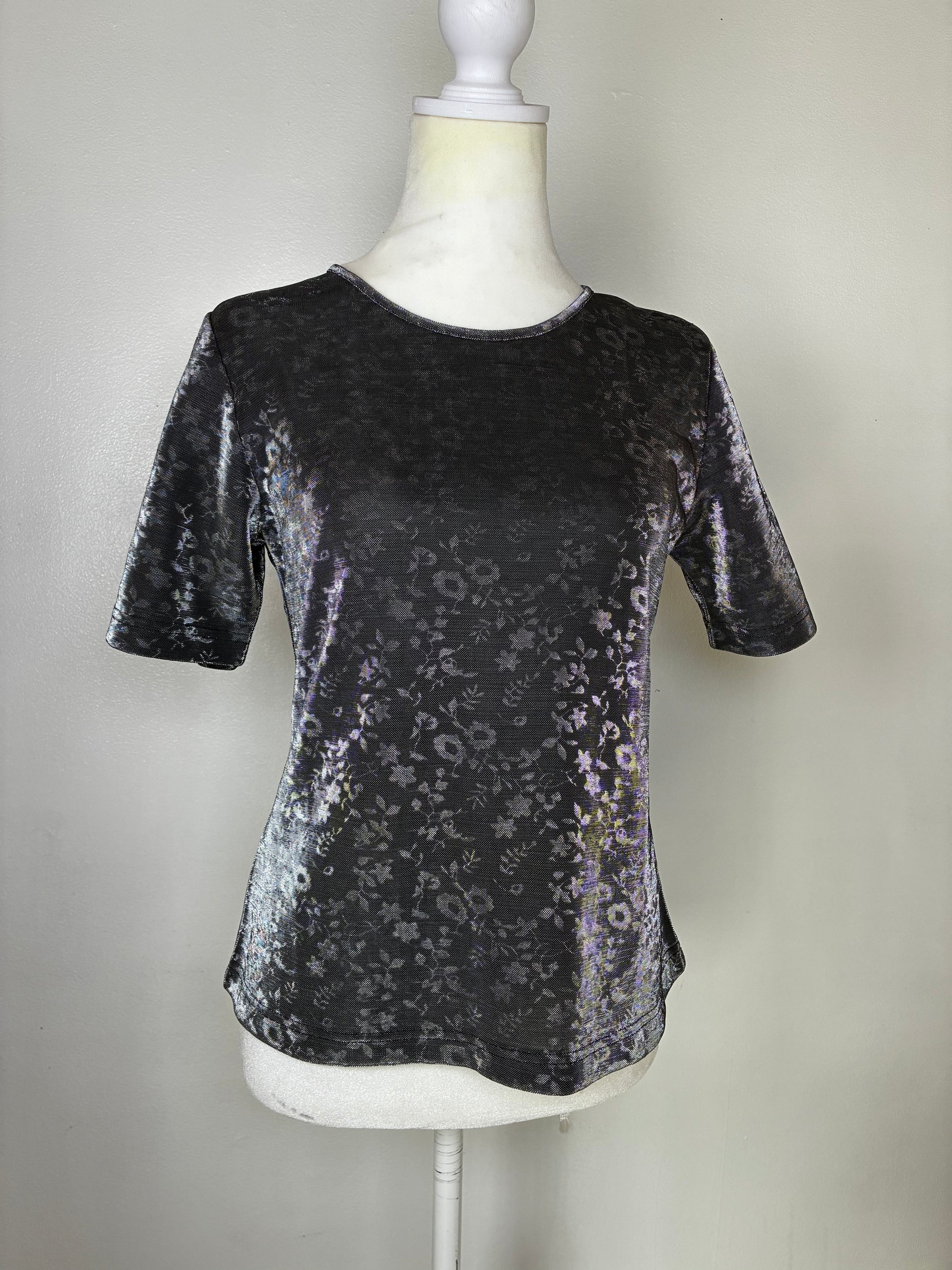 Vintage Metallic Floral Top by Pluslibre