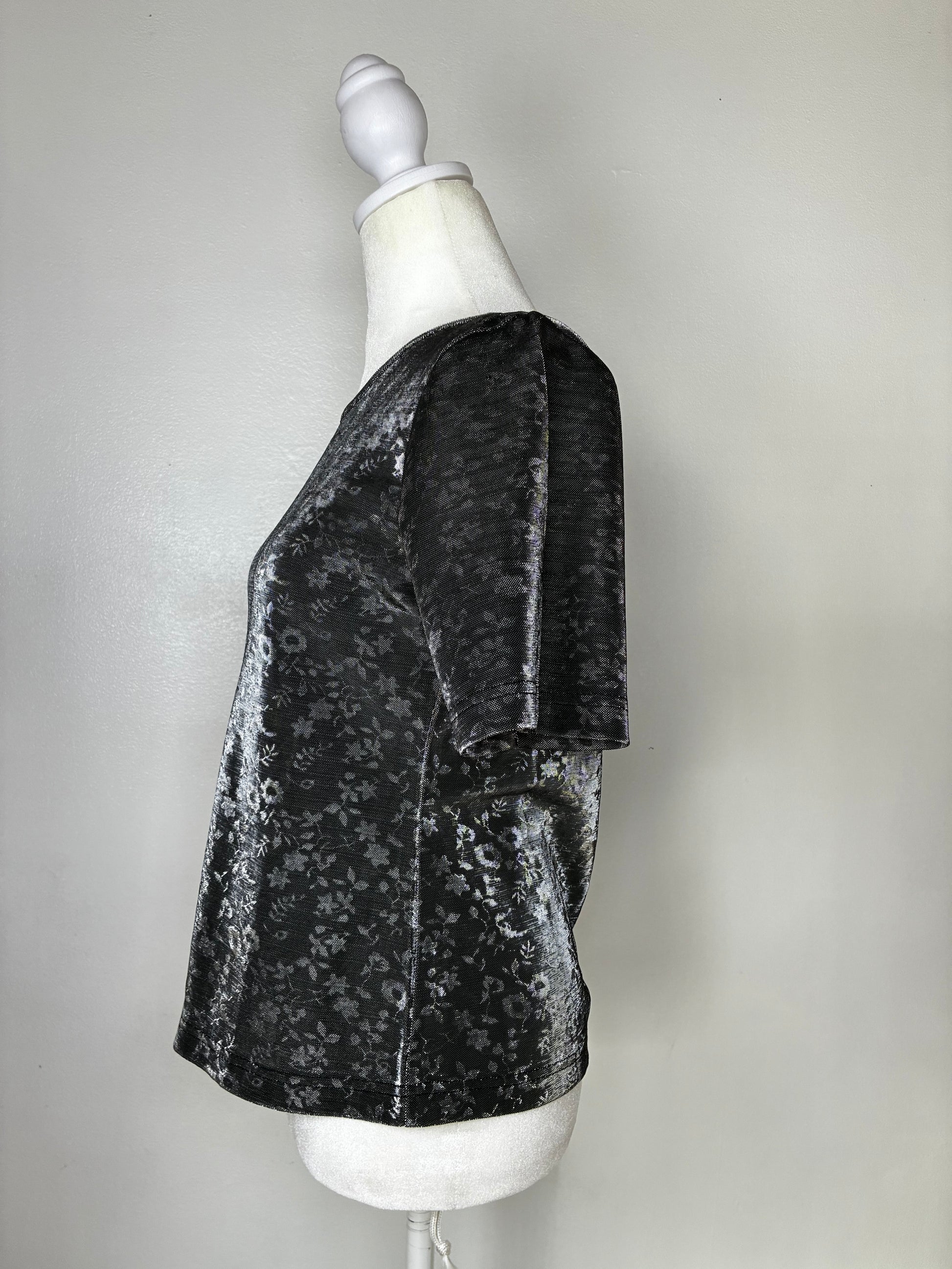 Vintage Metallic Floral Top by Pluslibre
